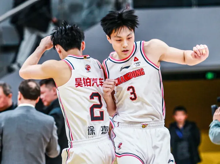 关键比赛中，战马战队稳扎稳打拿下比赛，锁定晋级资格的简单介绍