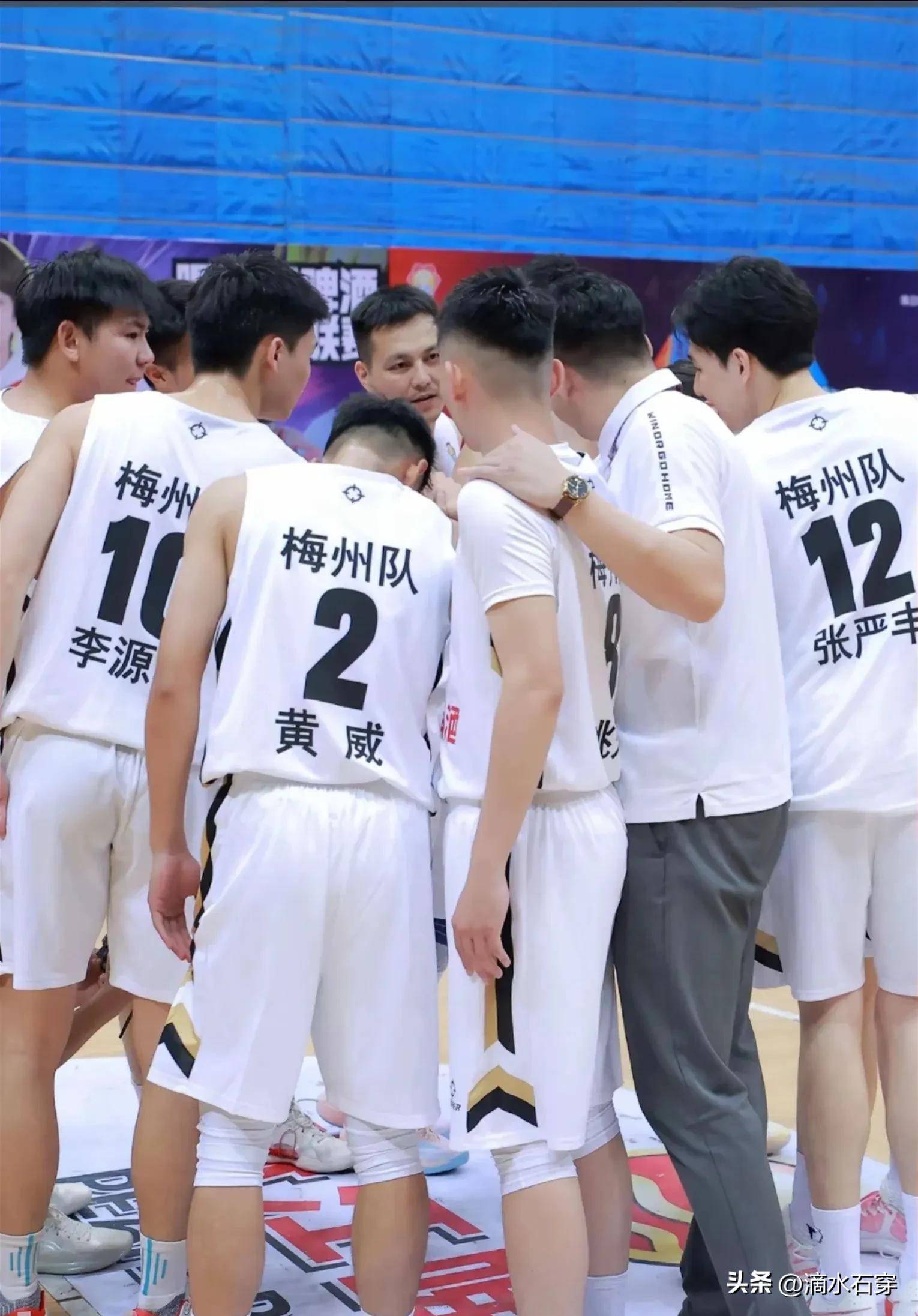 包含在广东队赛场上演全国篮球锦标赛，绝杀，引发全场沸腾的词条