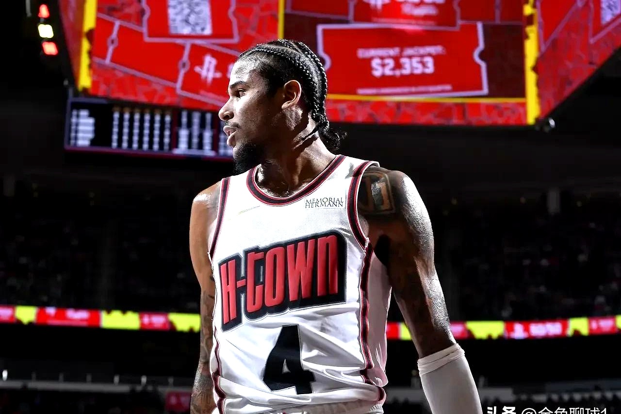 包含火箭遭雄鹿重创，西部实力备受质疑的词条