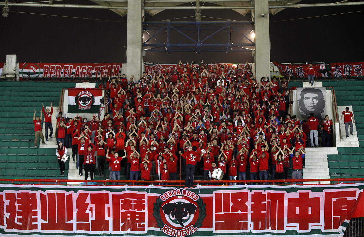 广东德比大战：广州恒大主场胜深圳佳兆业，继续领跑的简单介绍