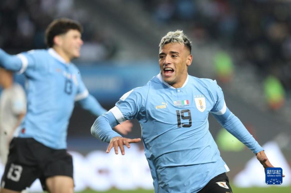 包含乌拉圭队在比赛中以强势表现获胜的词条