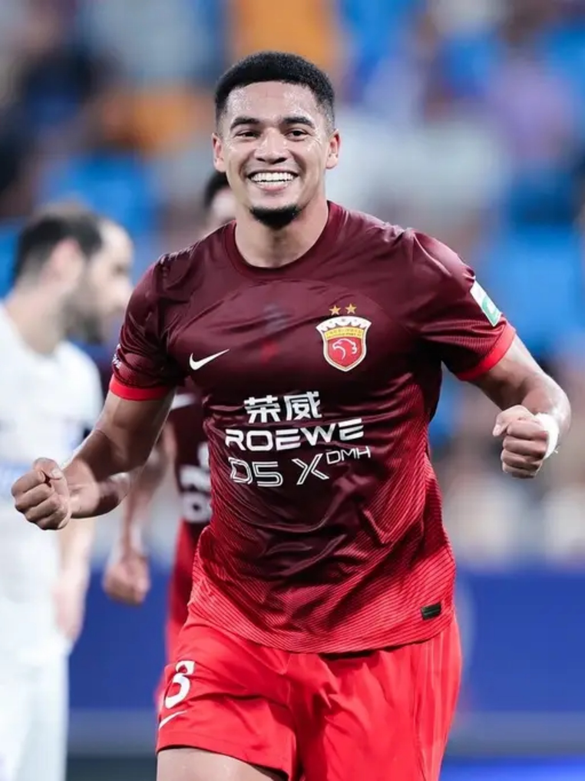 凯泽斯劳滕球员备战关键之战，全力以赴