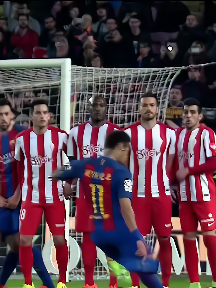 包含内马尔表现抢眼，场场独揽进球成为焦点的词条