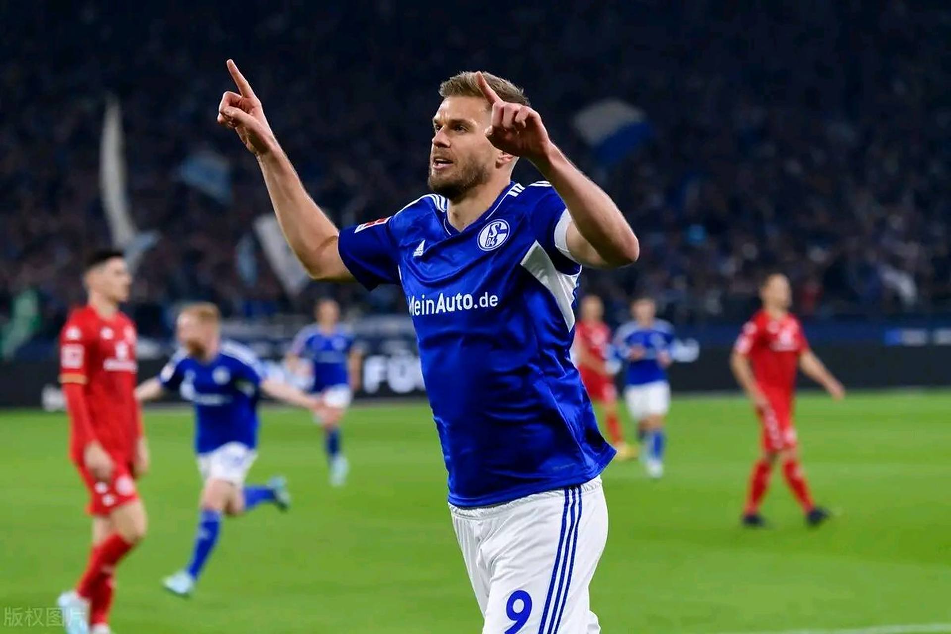 1xbet体育网址-沙尔克半场领先逆转失利，遭遇德国足球联赛连败的简单介绍