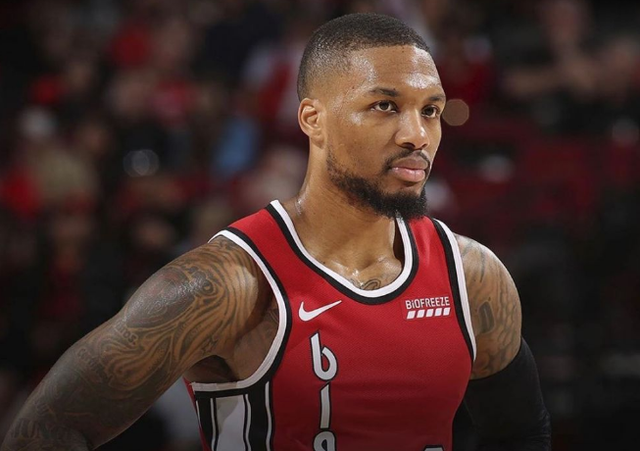 蒙彼利埃队疯狂反扑，惊险击败对手，继续领跑积分榜