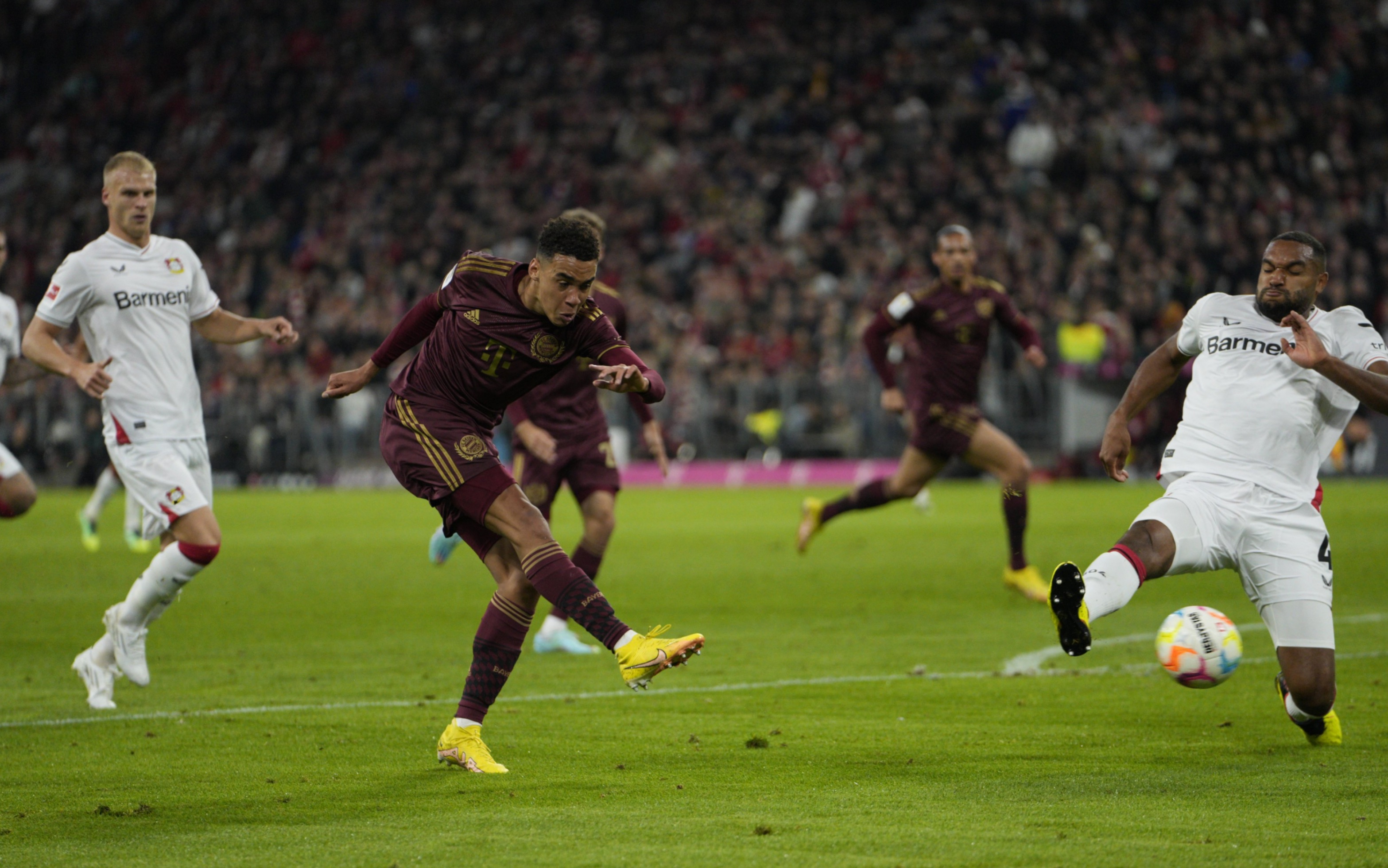 拜仁慕尼黑与勒沃库森对决，激情碰撞