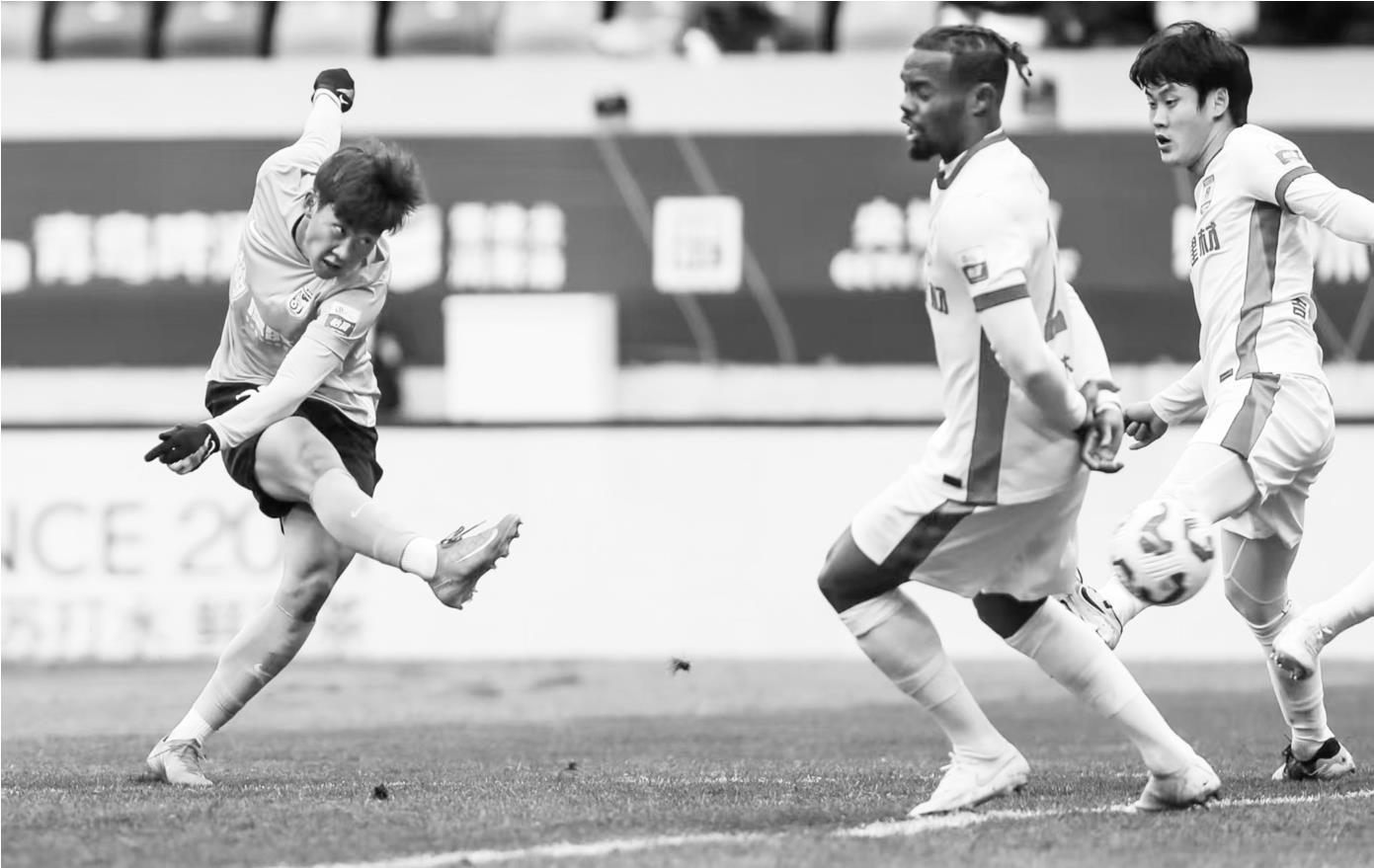 球队内线球员在关键时刻挺身而出的简单介绍