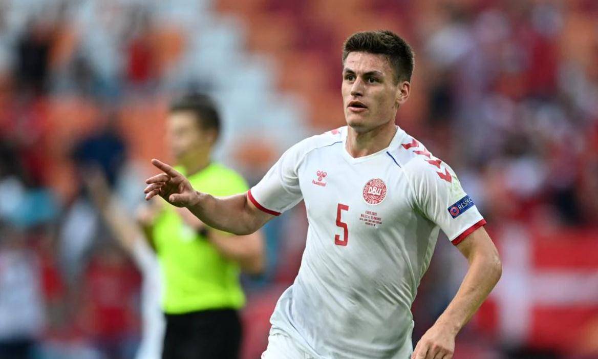 包含丹麦主场大胜芬兰拿下小组第二出线的词条