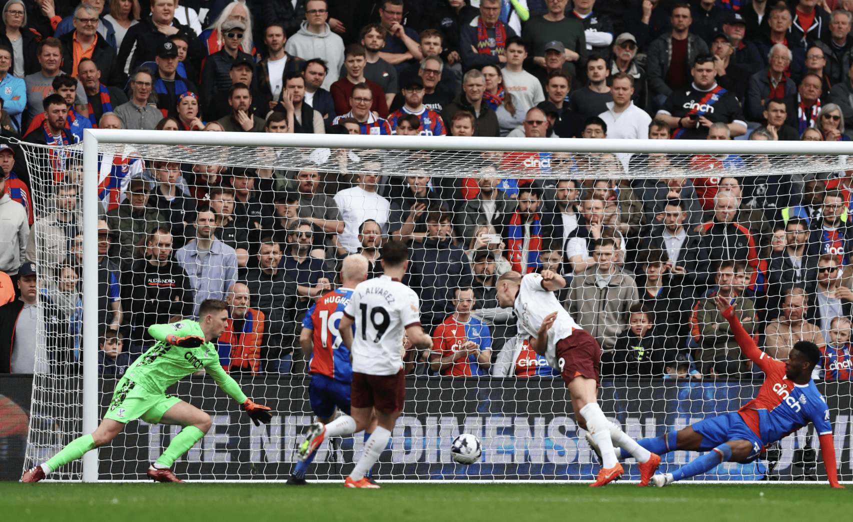 曼彻斯特城力争逆转，主场胜利将带来晋级机会的简单介绍