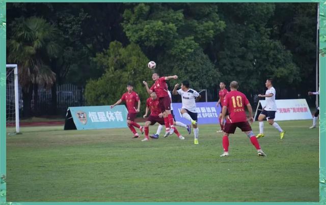 1xbet体育登录入口-激烈对抗中，球队传球配合完美