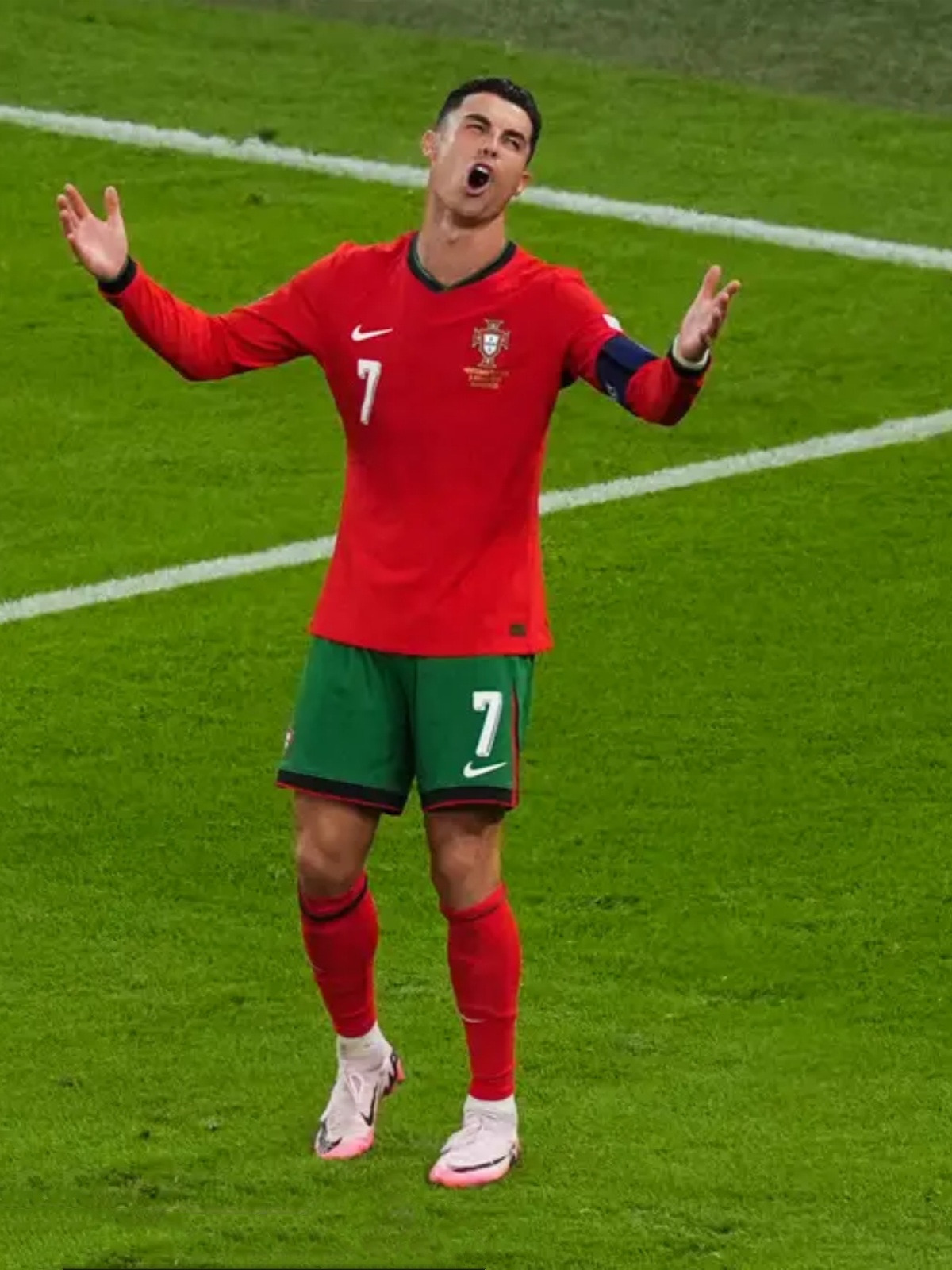 西班牙与法国争夺小组头名，火力十足竞赛激烈的简单介绍