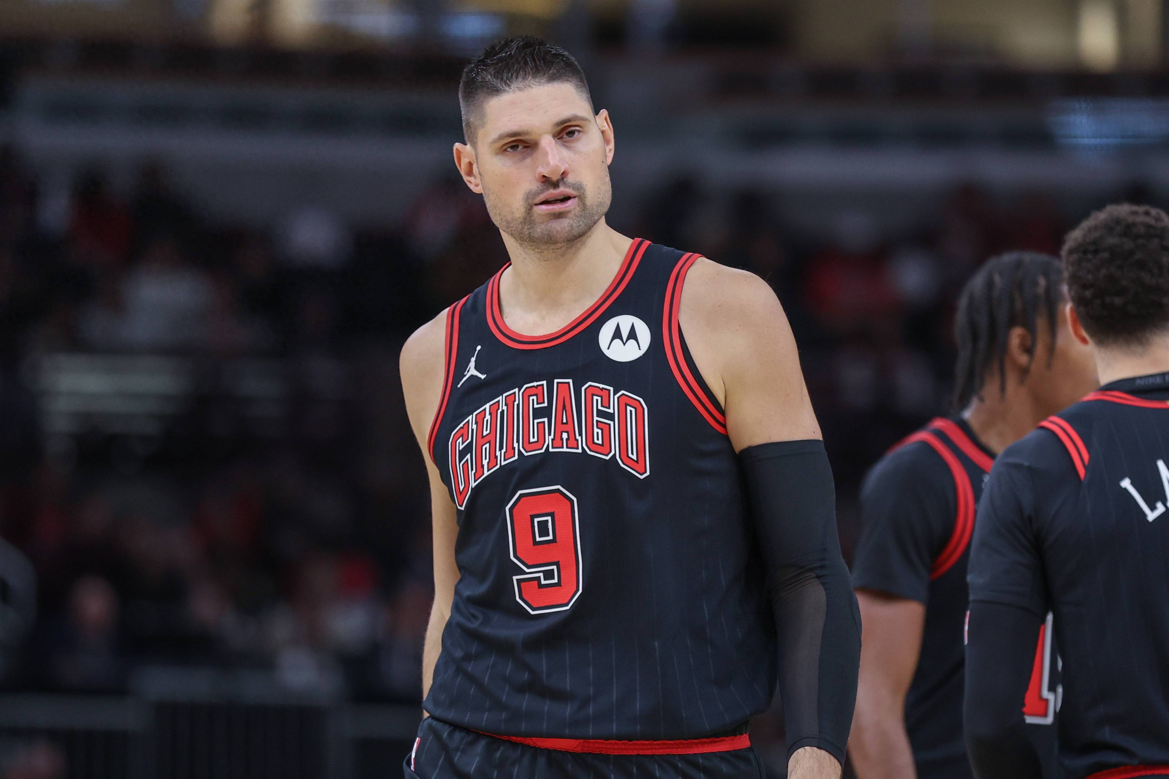 包含公牛锋线双塔表现抢眼，球队冲击东部前八的词条