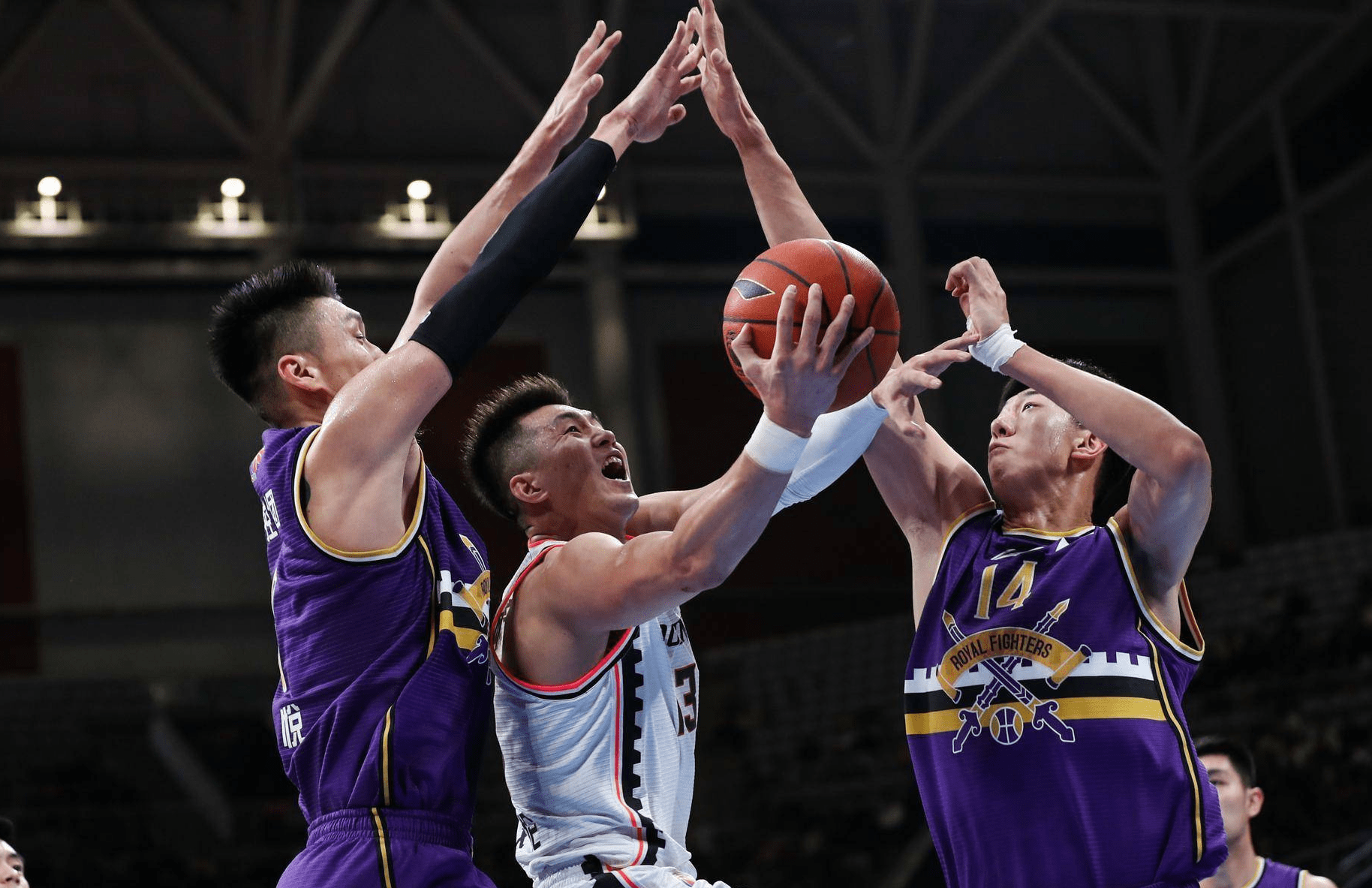 1xbet体育课程-山东高速队在争夺中取得优势，率先获胜