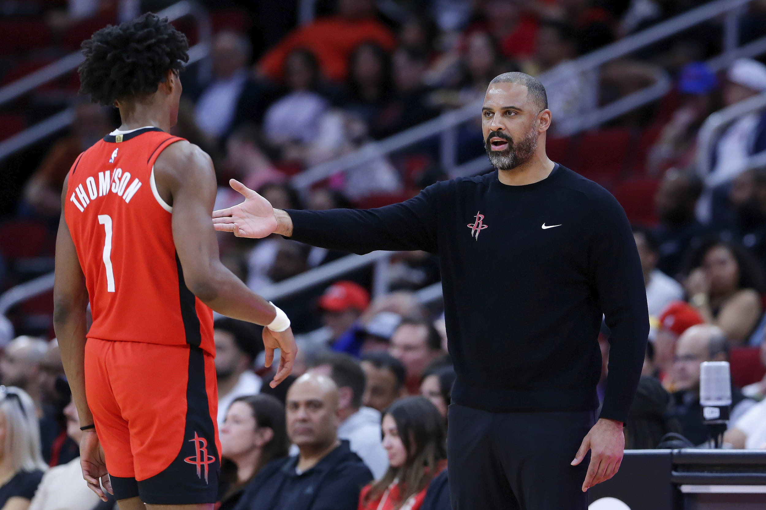 火箭队选秀新秀迅速融入球队，表现抢眼