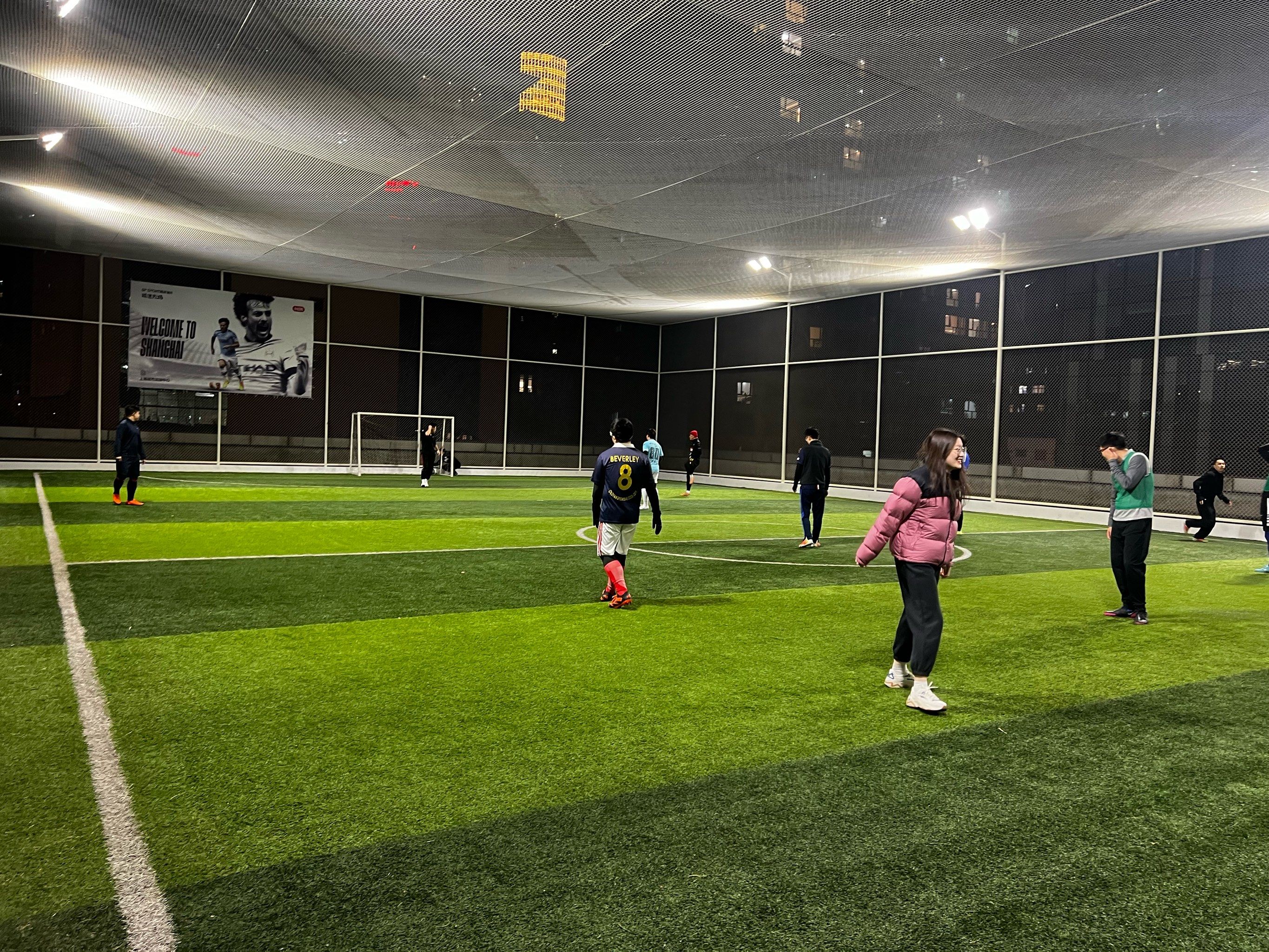 精彩比赛重燃激情，球场热闹非凡