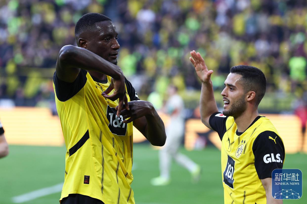 关于门兴格拉德巴赫再次战胜沙尔克04,鲁尔德比再度上演的信息 关于门兴格拉德巴赫再次战胜沙尔克04,鲁尔德比再度上演的信息