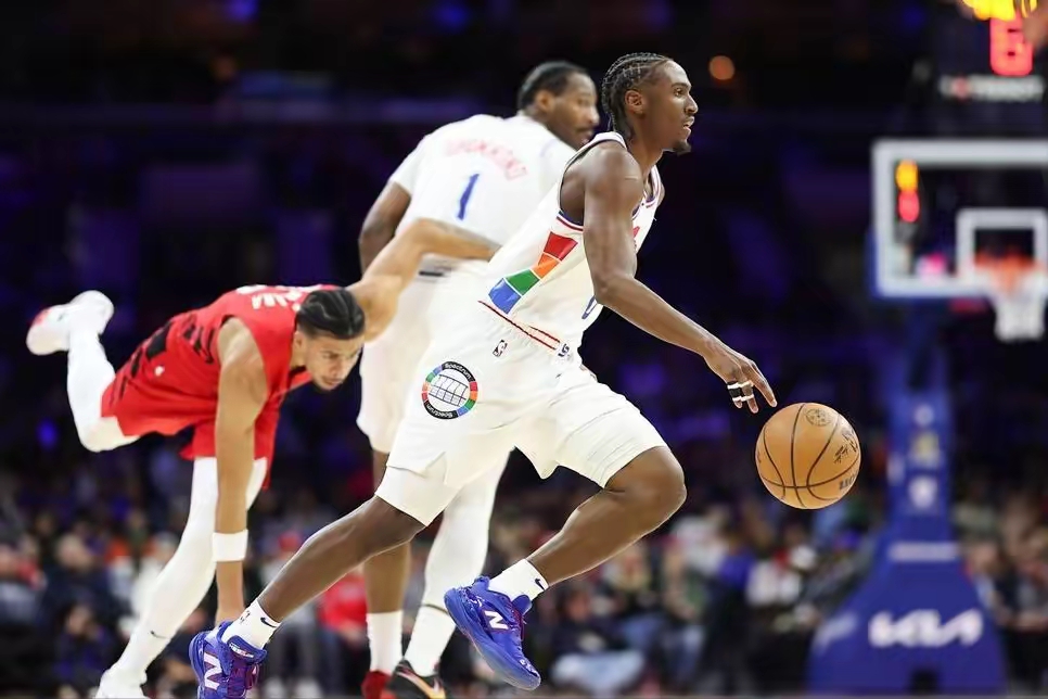 1xbet体育馆-76人惜败开拓者，西蒙斯独造27分