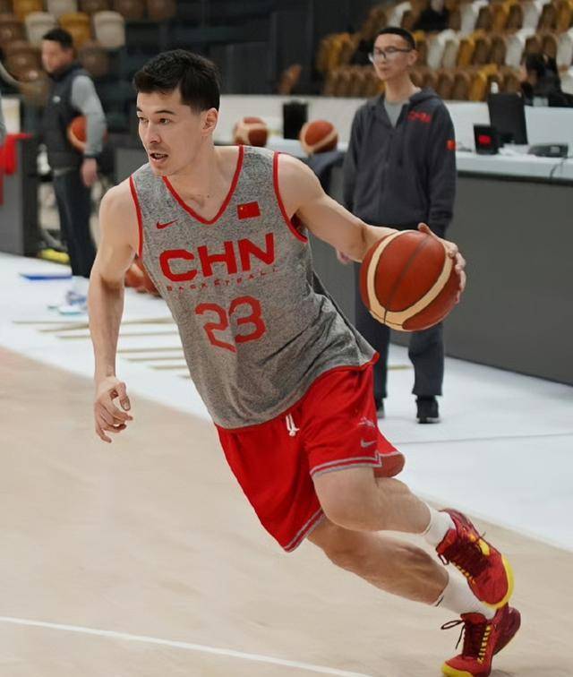 澳门男篮取得胜利，连续抢分保持竞争力