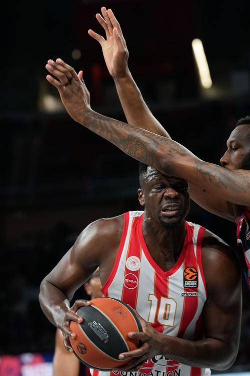 摩纳哥代表队勇夺第一，实力过人