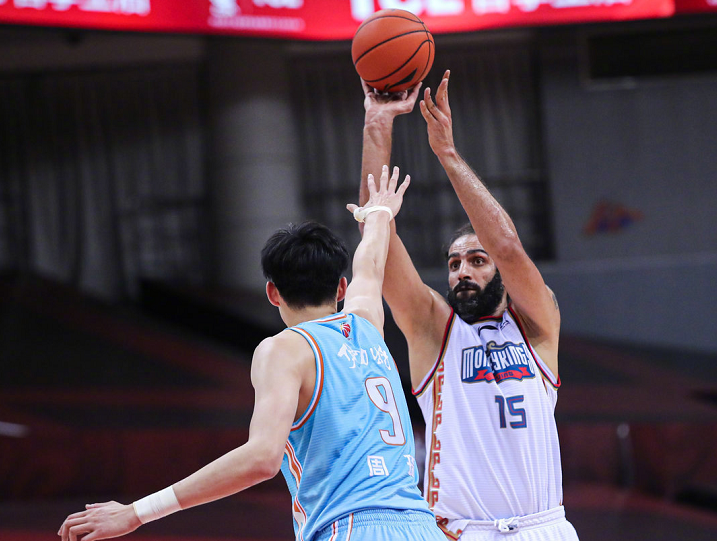 芬兰运动员战斗到最后一刻赢得尊敬